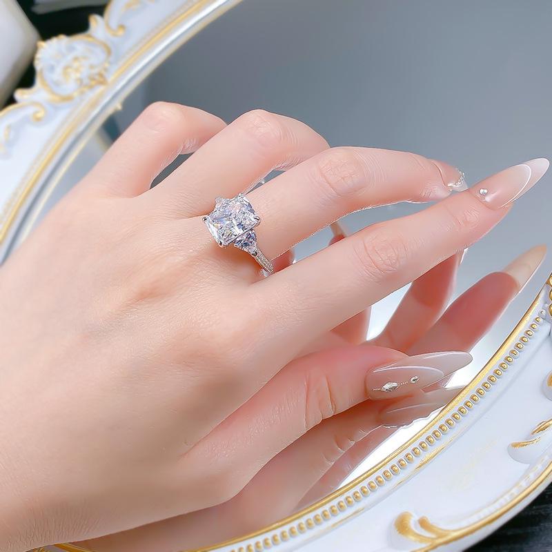 Hui Zhi Yi S925 Silver 5 Carat Ice Flower Cut Diamond Ring - European & American Style.