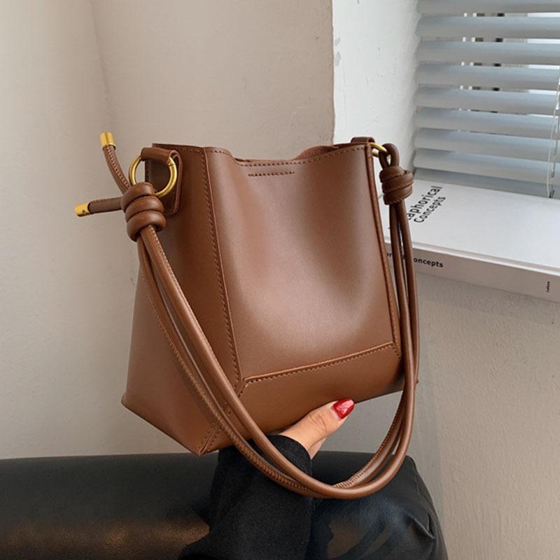 Büyük çanta kadın çantası yeni moda büyük kapasiteli basit omuz askılı çanta retro doku kova çanta