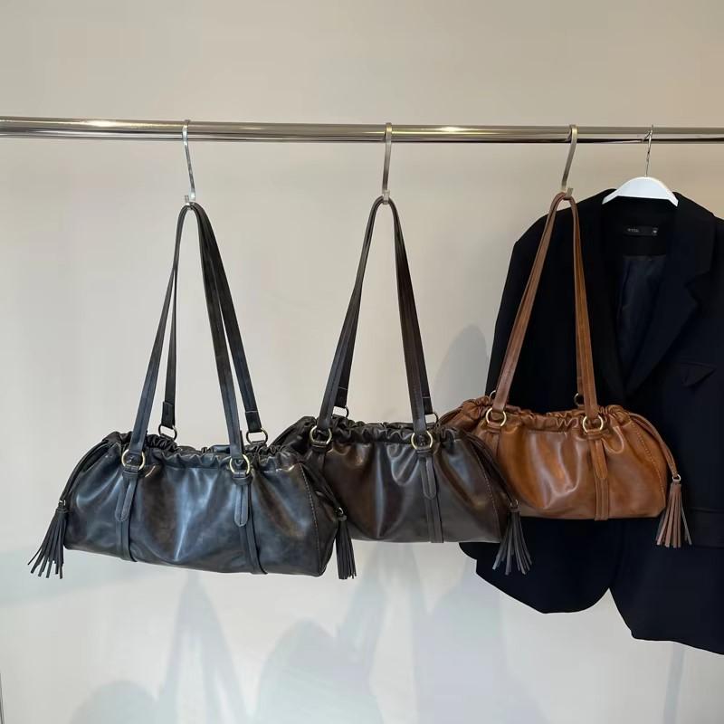 Tassel design  leather shoulder bags for women new retro fashion large capacity armpit bags simple trend simple bag