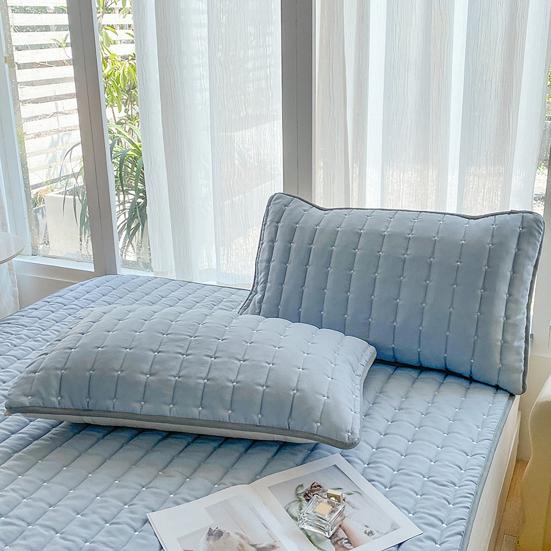 Pillow Protector with Elastic Bands Travel Pillow Cover Anti-slip Quilted Waffle Pillowcase Protect from Dust Sweat And Stain for Dorm Home Bedroom