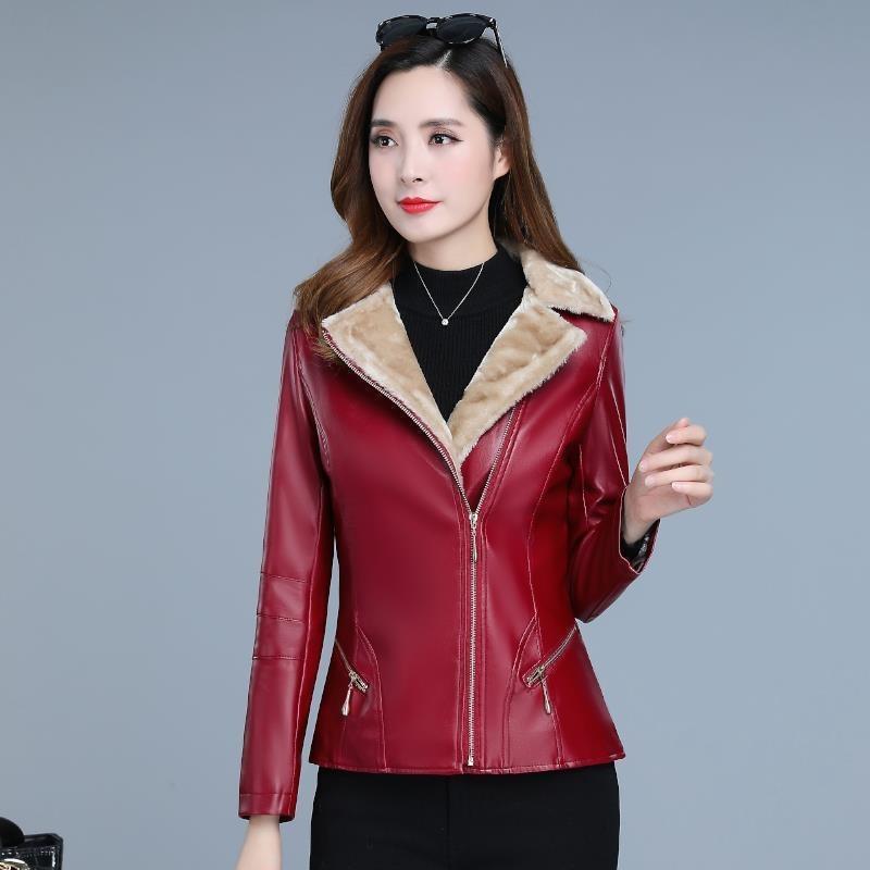 Leather jacket women's fleece thickened short slim and thin autumn and winter new fur integrated mother outfit