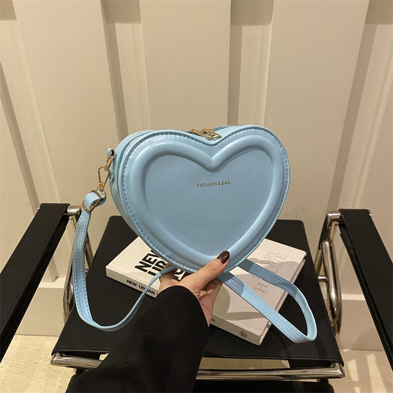 Trendy Pu Leather Heart Bag For Girls In Soft Colors Ideal For Everyday Fashion
