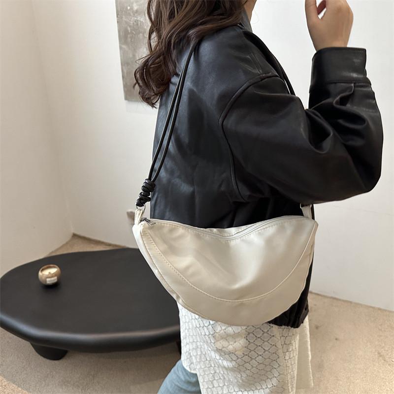 Trendy Women's Crossbody Bag Stylish Japanese Dumpling Design Versatile Oxford Fabric