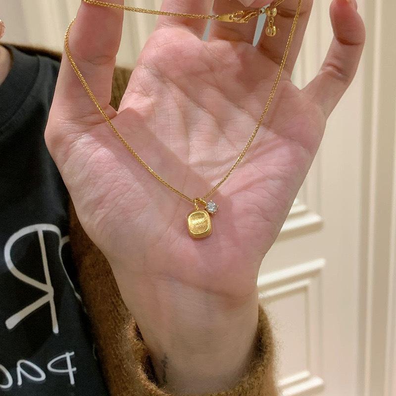 Brushed small sugar cube zircon necklace female niche exquisite simple light luxury high sense French fashion commuter collarbone chain