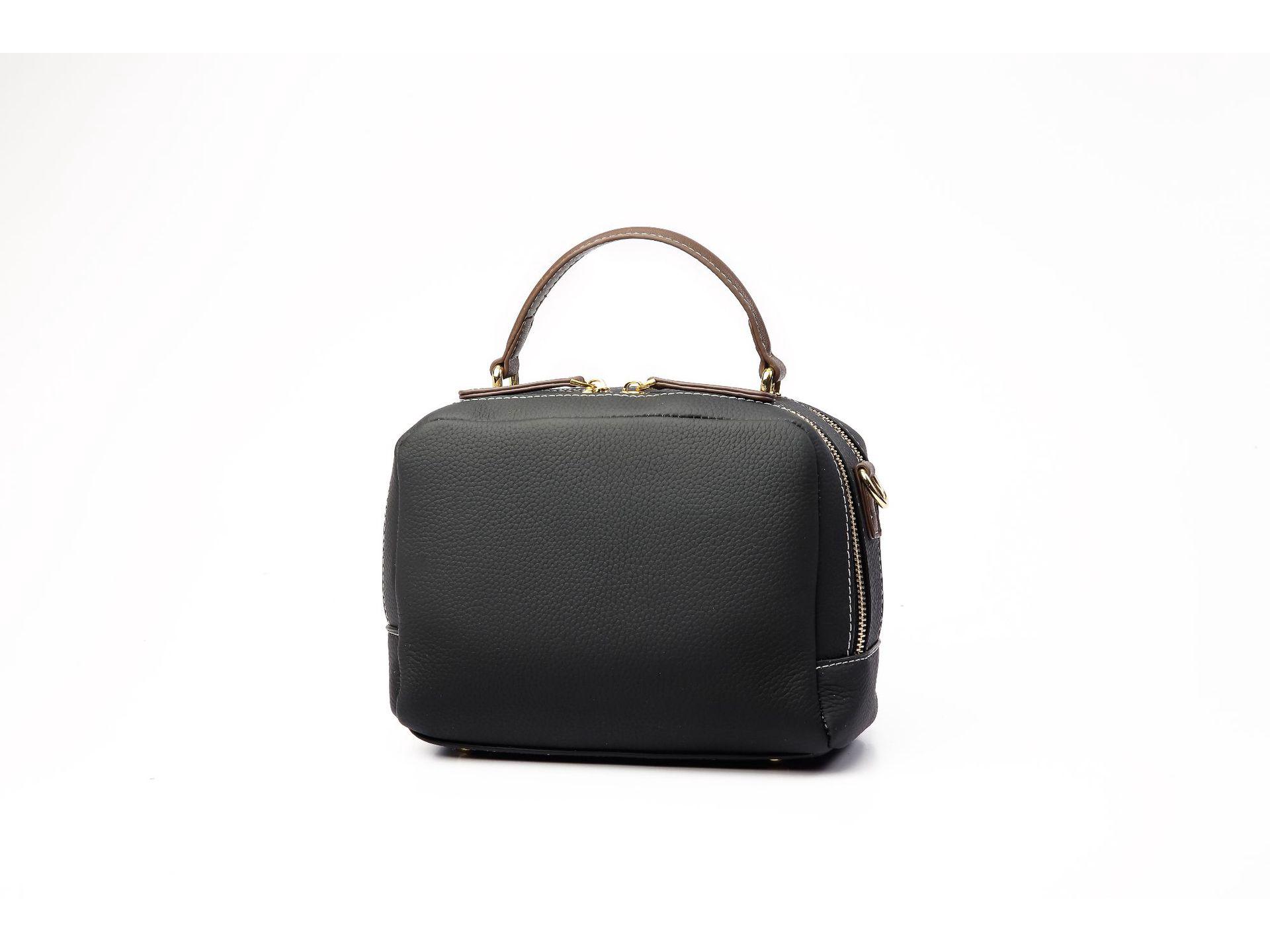 

Женская сумка через плечо из натуральной кожи 2025 года: Верхний слой коровьей кожи, высококачественный, простой дизайн, небольшая квадратная форма для осени/зимы