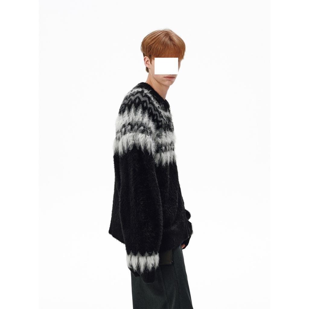 Sweater jacket men's autumn and winter new contrasting color atmosphere long hair knitted cardigan loose long sleeve design top