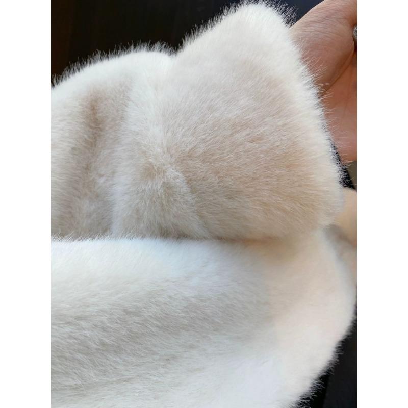 Γυναικείο κοντό γούνινο μπουφάν μινκ με μαλακό γούνινο γιακά για τη χειμερινή σεζόν