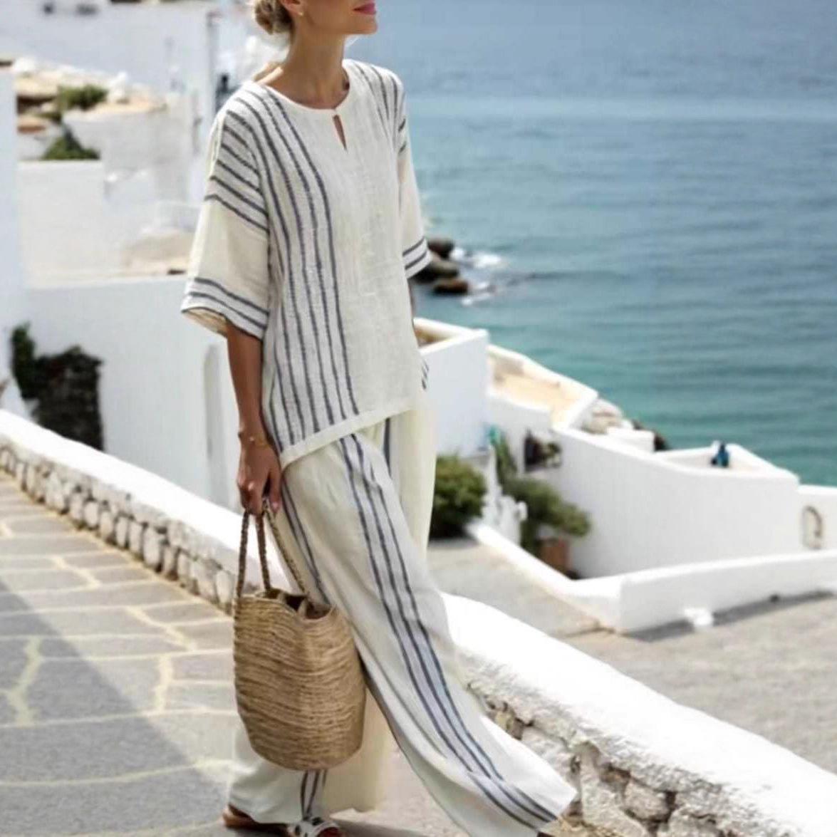 

Комплект из двух предметов: женский топ с круглым вырезом и полоску с короткими рукавами и повседневные брюки XXXL синий