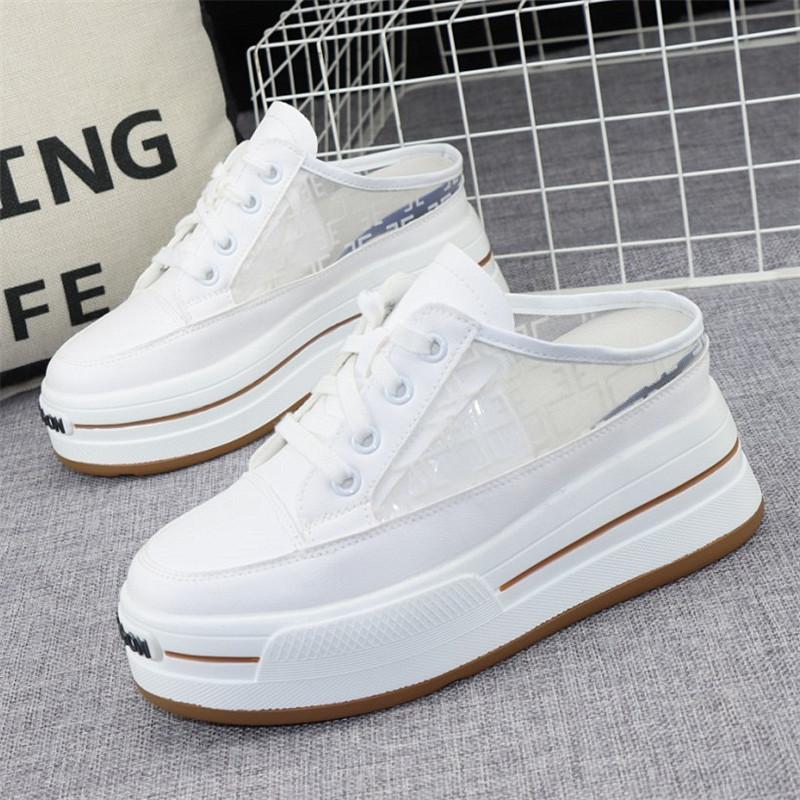 fashion 8CM Flat Shoes Female Slippers Soft Cover Toe Slides Slipers Women on A Wedge Platform Comfort Summer 2024 Fretwork Rubber PU