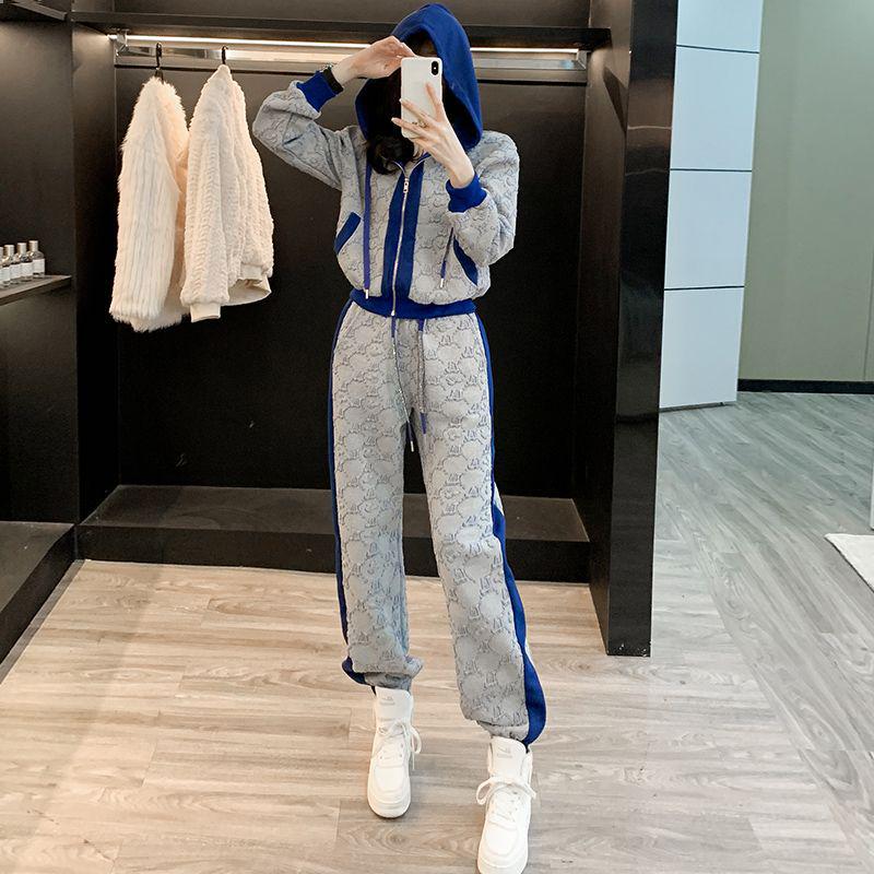 

2024 Европейская мода Женский комплект из свитера с капюшоном и леггинсов с ромбовидными буквами 2XL [130-145 jin]