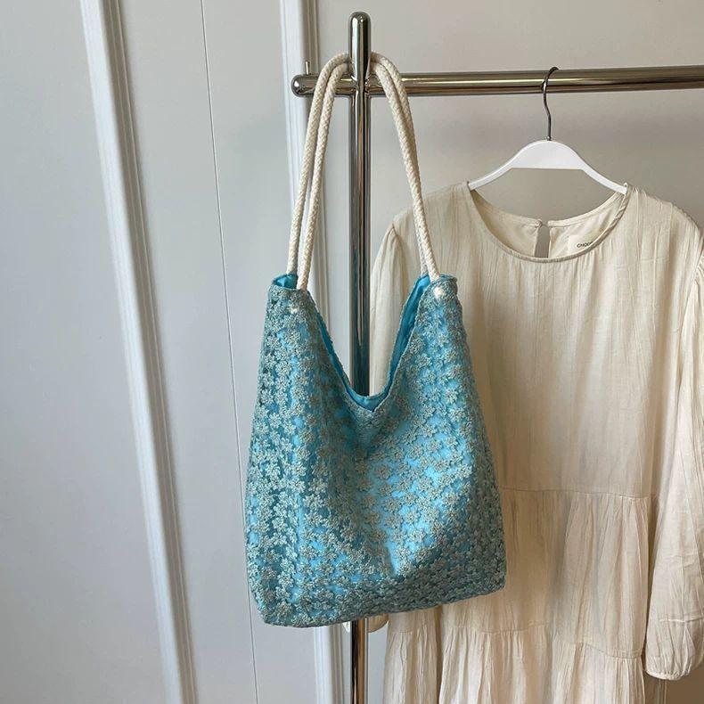 Large Capacity Casual Commuter Tote Bag for Women - Stylish Lightweight Minimalist Shoulder Handbag