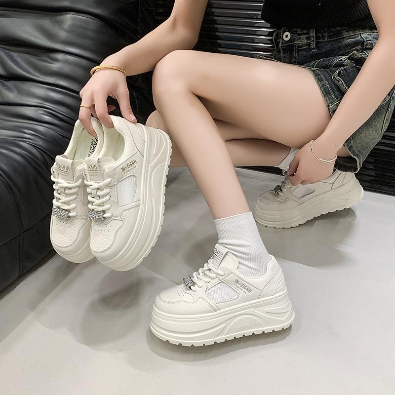 Premium Sense Versatile Thick-soled Round Head White Shoes Women's Popular Board Shoes 2025 Super Hot New Spring and Autumn Casual Sports Shoes