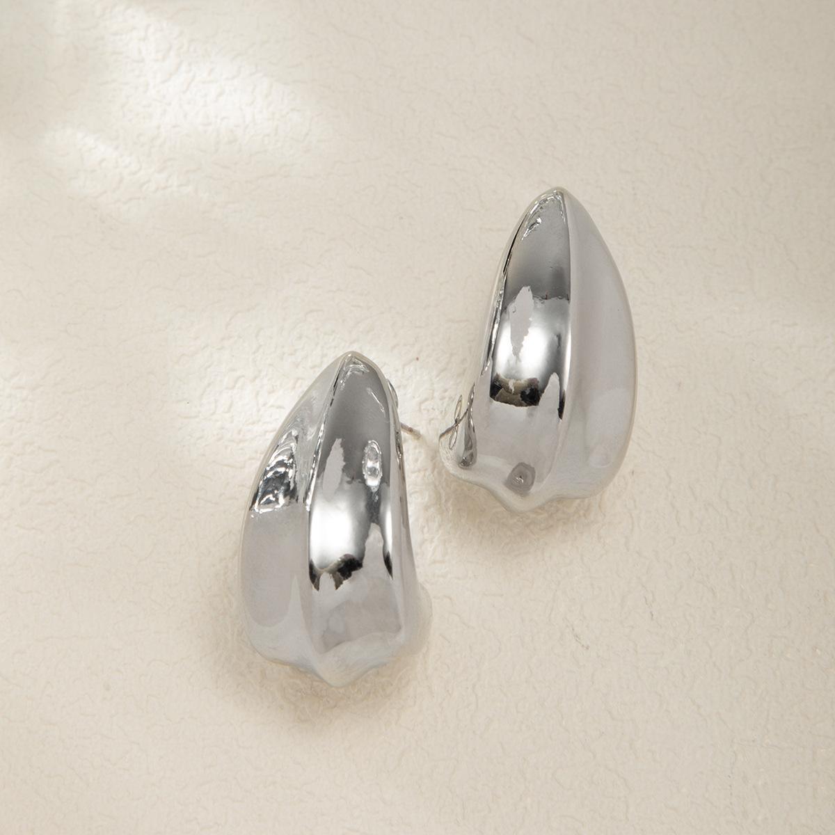 

ins латунные позолоченные 18-каратные геометрические серьги-гвоздики 2025 новые капли воды темперамент нишевый дизайн холодный ветер женские серьги серебряный