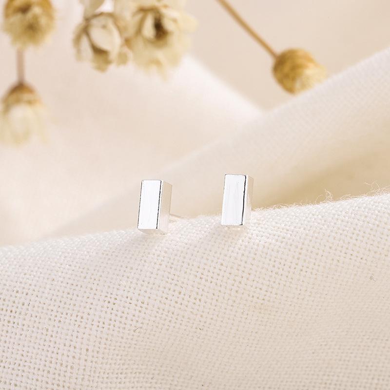 Minimalist 3D Cube Stud Earrings Tiny Basic Versatile Hypoallergenic Jewelry For Couples Daily Wear