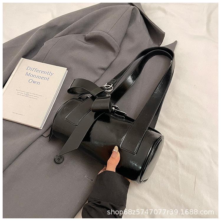 2025 New Fashion Underarm Bag Women's Bag Flow One Shoulder Spring Simple Pillow Bag Women's Korean Edition Large Capacity Commuter Bag