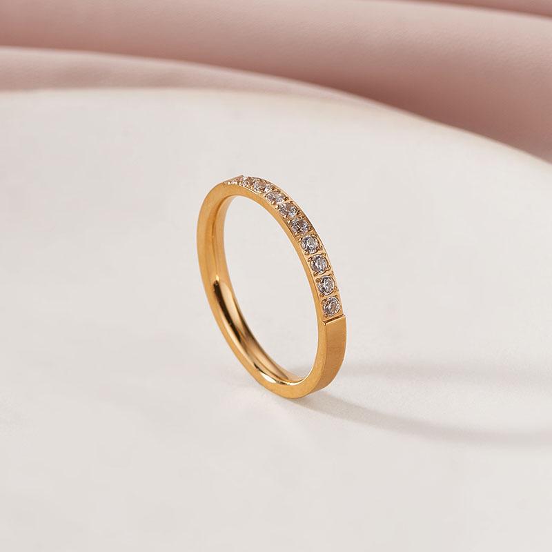 Women's Titanium Steel Ring: Elegant Micro-Inlaid Diamonds, Fade-Resistant, Trendy Couple's Fashion for Index Fingers.