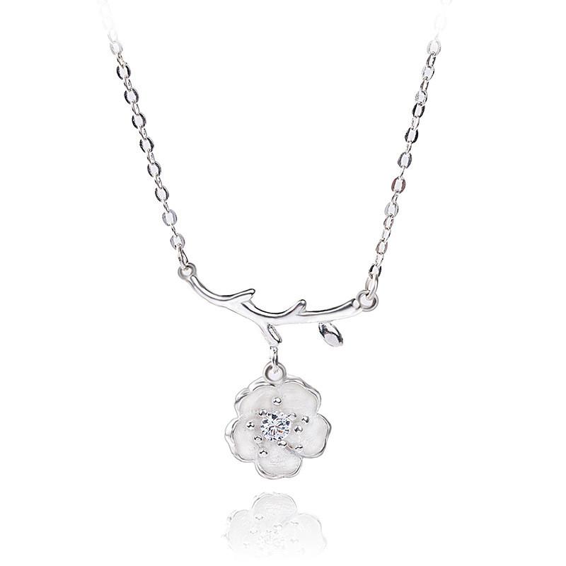 Elegante Suijue Halskette Klassischer Damenstil Schönes Blumendesign Silberschmuck