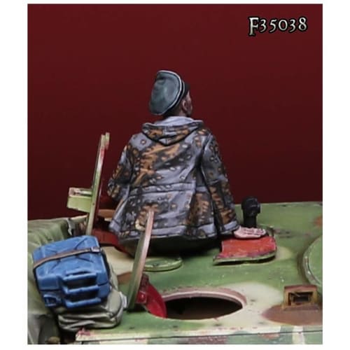 Darius Miniatures 1/35 Scale WWII German Waffen SS Officer 1 Tank Commander Seated In Hatch Resin Kit DMF35038