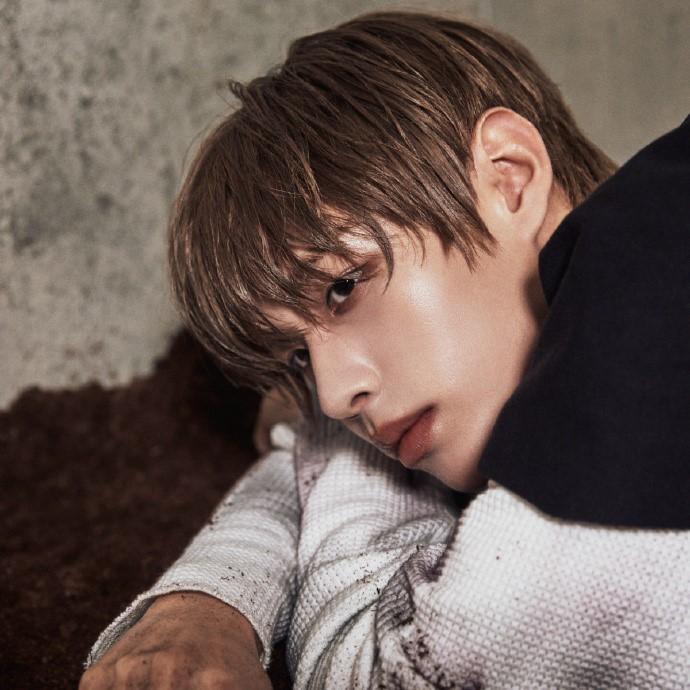 

ЗАКРОЙ ГЛАЗА - [БЛЭКАУТ] Третий мини-альбом EYES KIM SUNGMIN