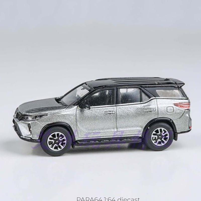 

PARA 1:64 Fortuner 2023 Alloy Car Diecasts & Toy Vehicles Car Model Miniature Scale Model Car Toys For Children сірий колір