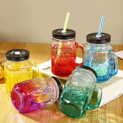 Bicchiere in Vetro tipo Barattolo Mason da 500ml con Disegno di Gallo, Coperchio e Manico – Perfetto per Bevande Fredde, Tè al Latte o come Infusore per Tè.