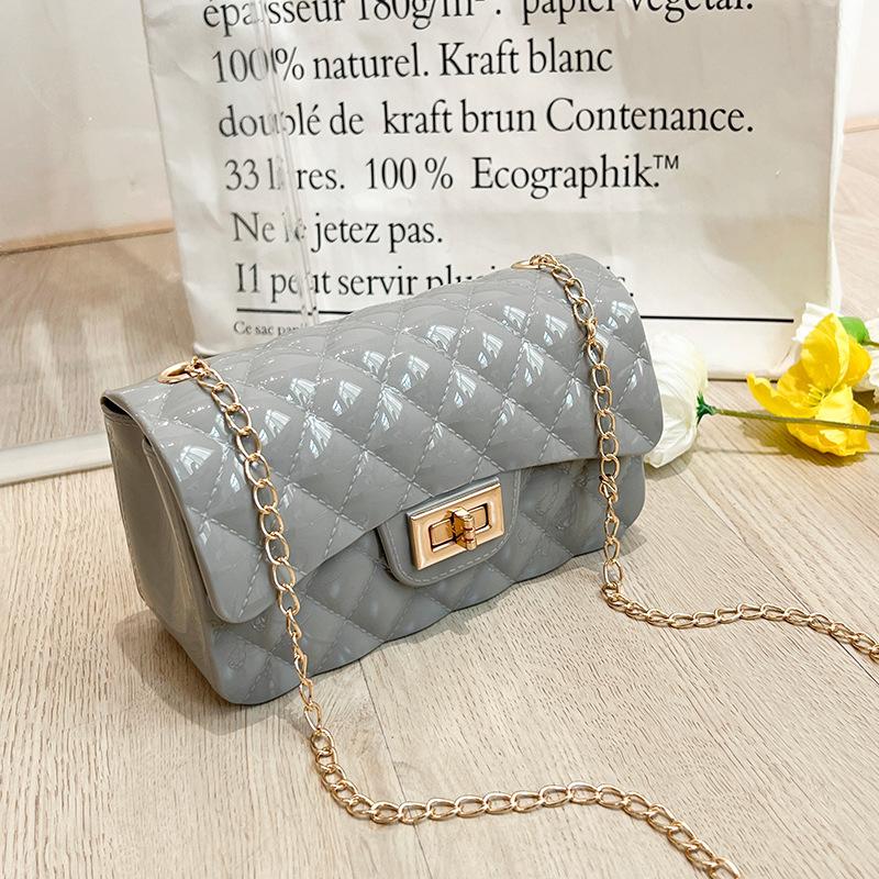 Fashion pearl shoulder jelly bag, women's versatile diamond lipstick change bag, one piece.
