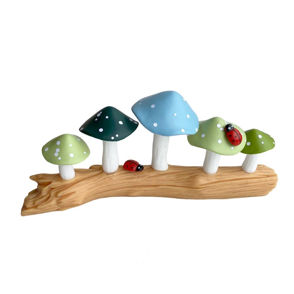 Bunte Pilze auf Baumstumpf Harze Miniaturfigur Sammlerstück Ornament für Heim-, Schreibtisch- und Landschaftsdekorationen