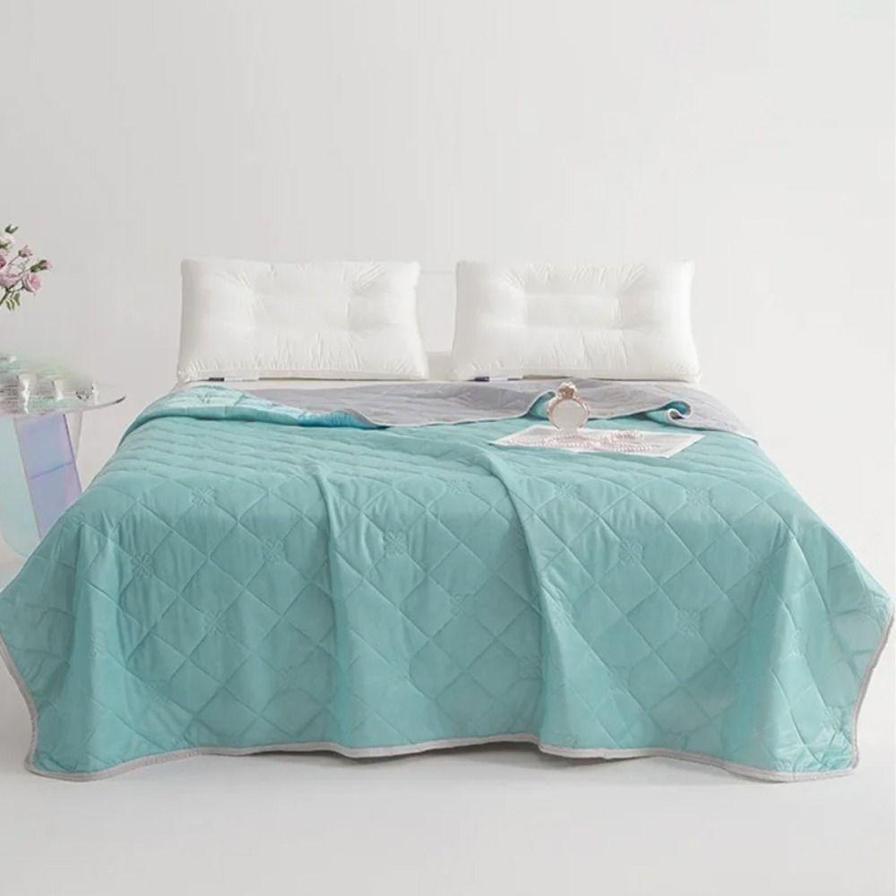 Breathable Summer Cooling Quilt Lightweight Thin Quilt Duvet Air Conditioning Blanket Dormitory