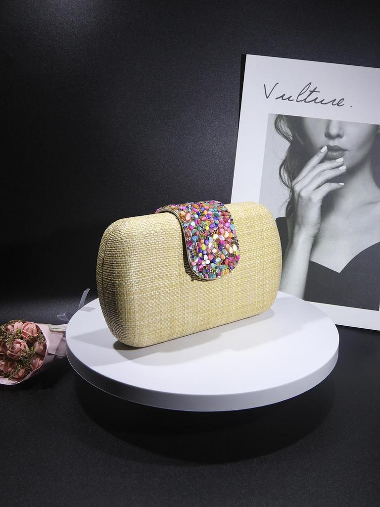 Clutch cu lanț țesut elegant - geantă de seară elegantă și versatilă