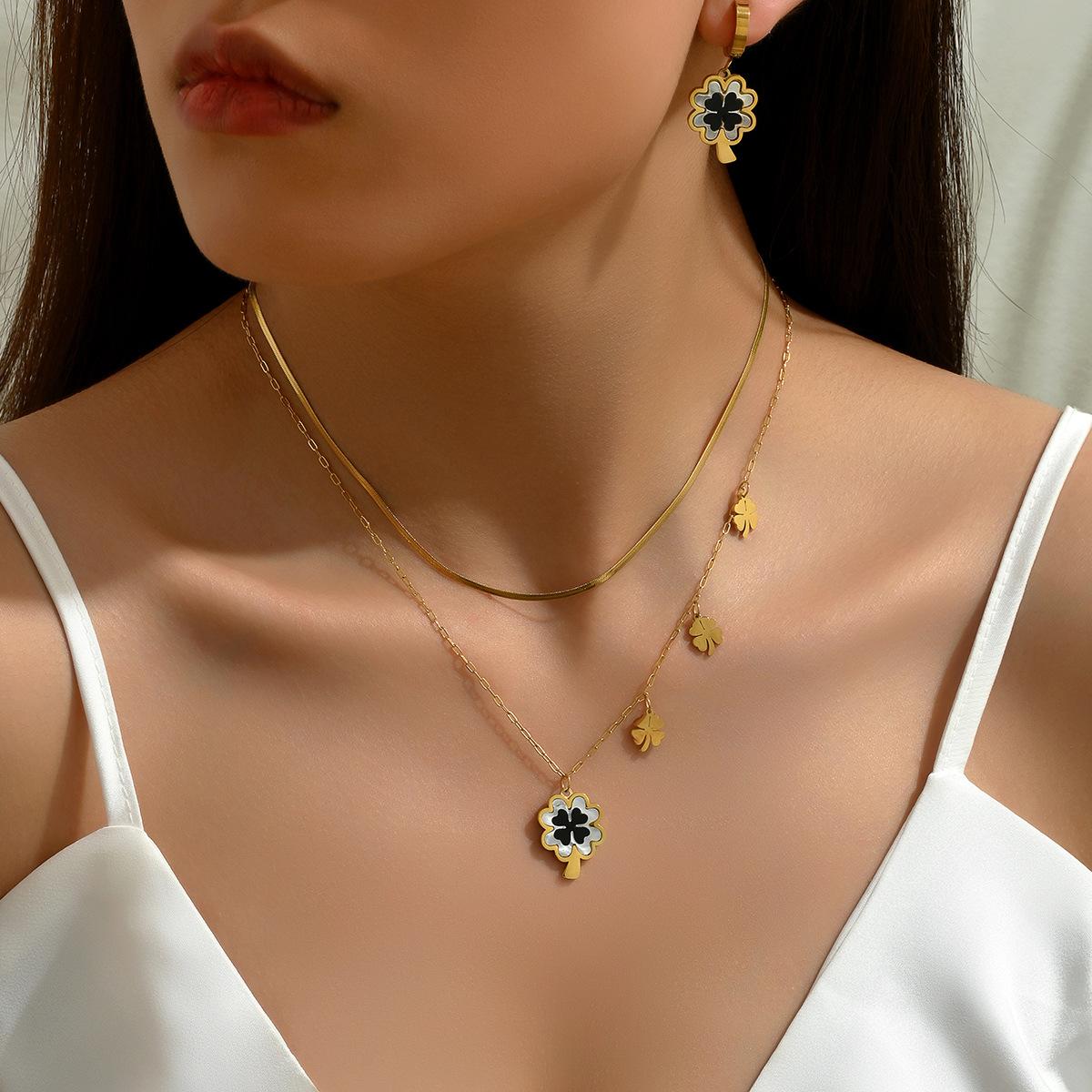 

Легкие роскошные персонализированные серьги, ожерелье, комплект из четырехлистного клевера, двухслойный дизайн, цепочка для ключицы, модная пряжка для ушей для женщин