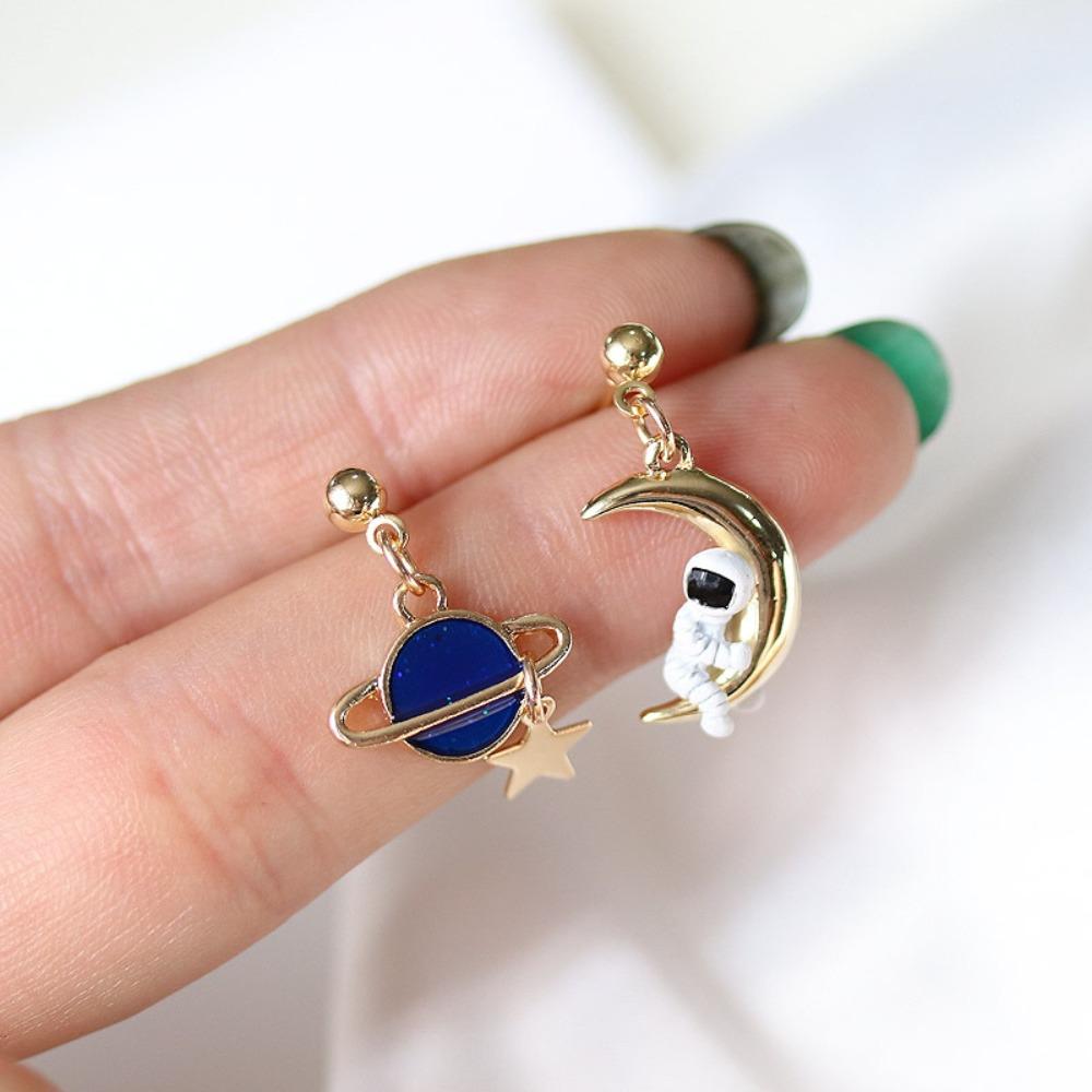 Creative Cute Design Cosmic Planet Star Astronaut Tassel Pendant Earrings for Women Girls Hollow Round Crystal Earrings Zircon
