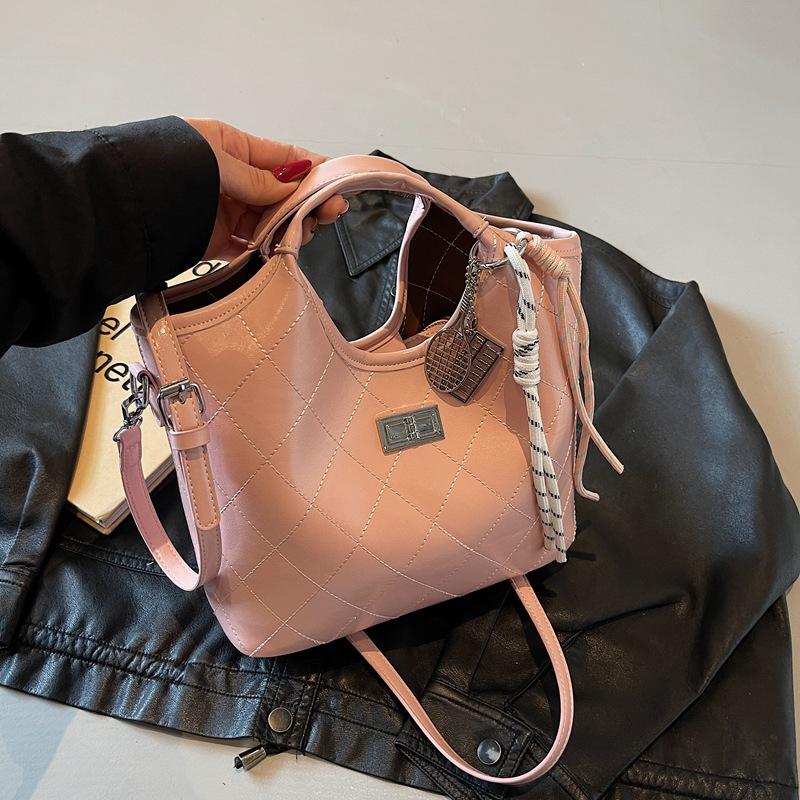 2025 new commuter bucket bag women's rhombus simple handbag bag niche fashion trend messenger bag