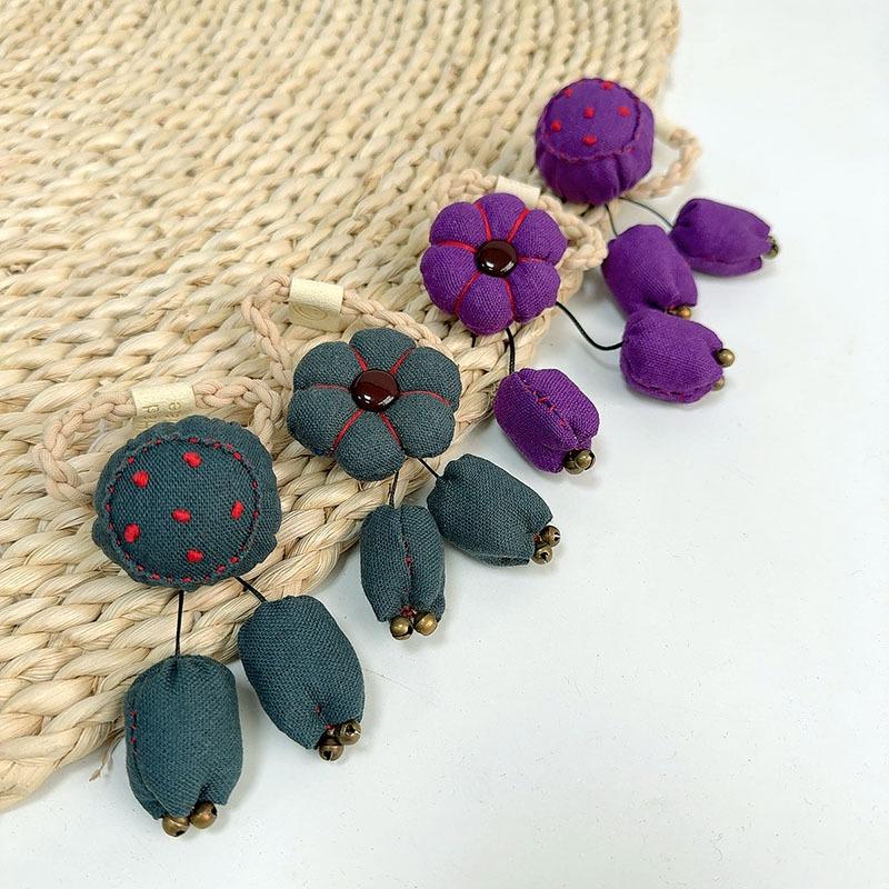 Dreieckstuch aus Seide im Retro-Stil – schmales Hals-Accessoire für Damen im Sommer