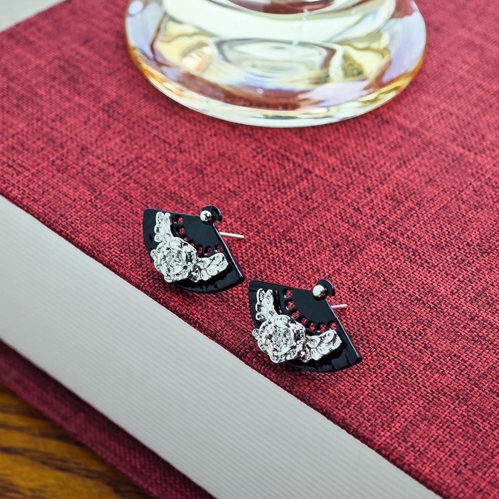 Silver Needle Retro Chinese Fan-Shaped Flower Earrings: Ancient Style Hanfu Cheongsam Accessories