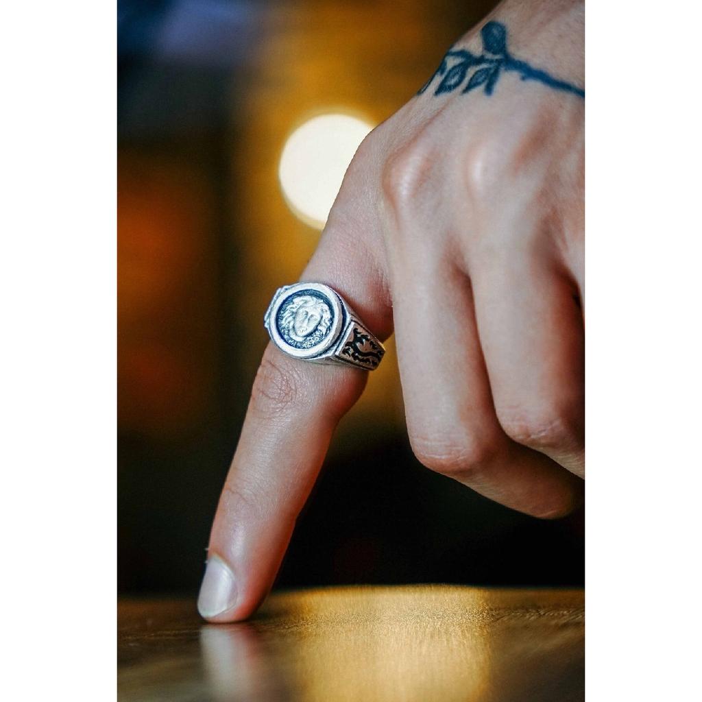 Verstellbarer, versilberter Unisex-Ring Medusa-Modell