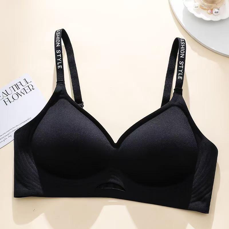 Women's Seamless Push-Up Sports Bra with Side Support and Beautiful Back Design