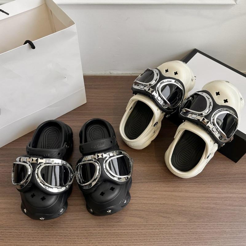 Black thick-soled cute hole shoes women's summer and autumn new outer wear heightened non-slip cool slippers