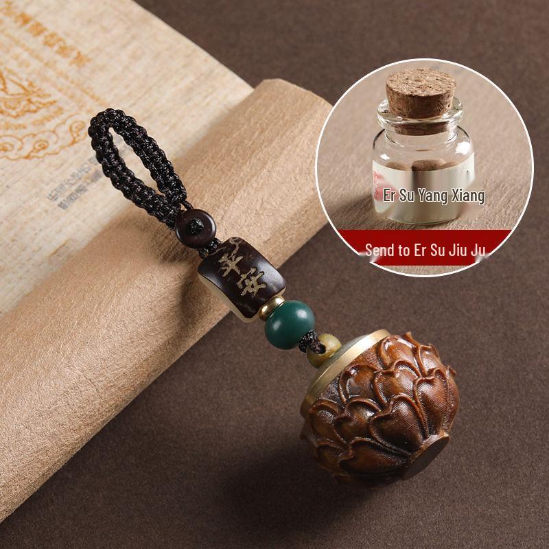 Green Sandalwood Vintage Hollow Sachet Keychain Aromatherapy Pendant