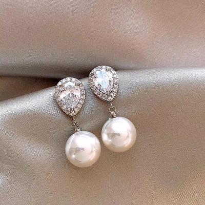 1 Pair Of Elegant Women's Fashionable Pearl Earrings