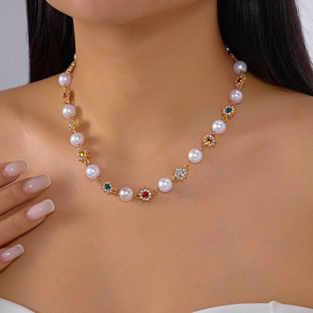 

Chic Pearl And Rhinestone Floral Necklace For Ladies Spring Style4