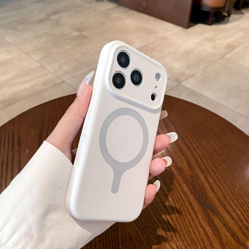Applicable to iPhone17Pro mobile phone case, liquid silicone one-piece magnetic suction Apple 16 solid color fine hole all-inclusive case