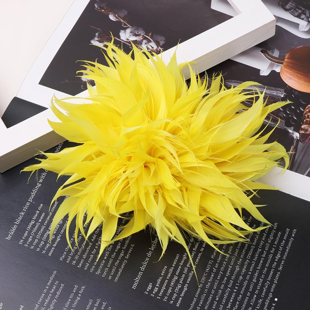 Big Brooch Flower Lapel Pins Elegant Feather Badge Fashion Feather Corsage Brooches  Party Cloth