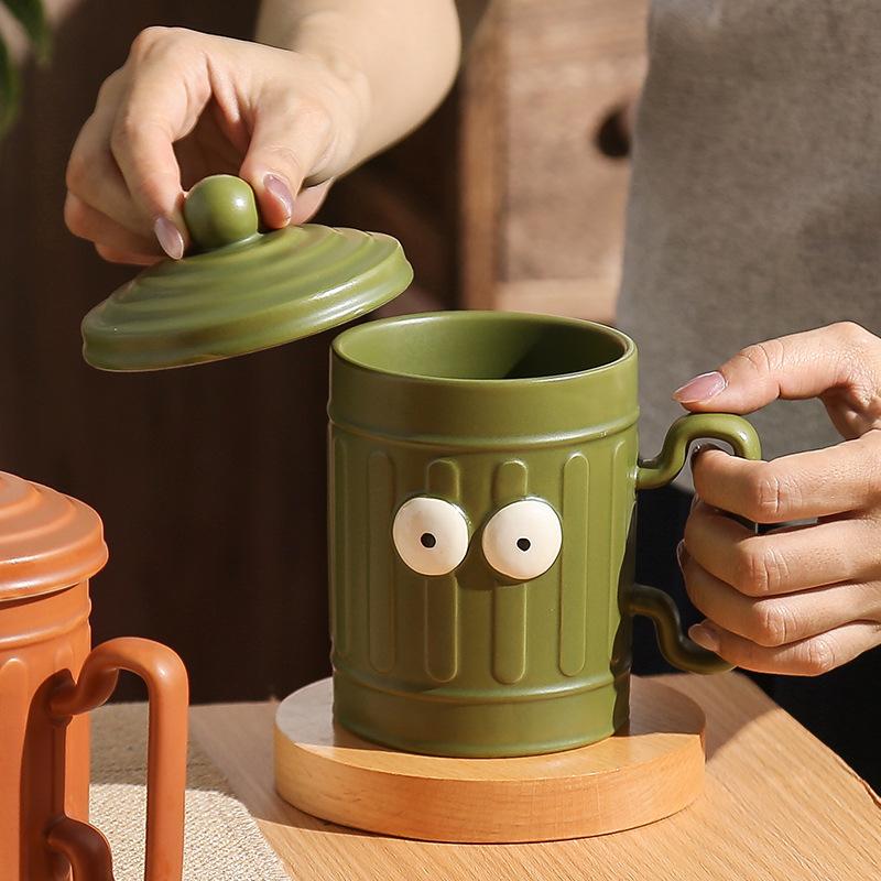 Mugg med lock Stor kapacitet Rolig keramisk vattenkopp Högt utseende Konstig kopp Souvenirgåva för flickor