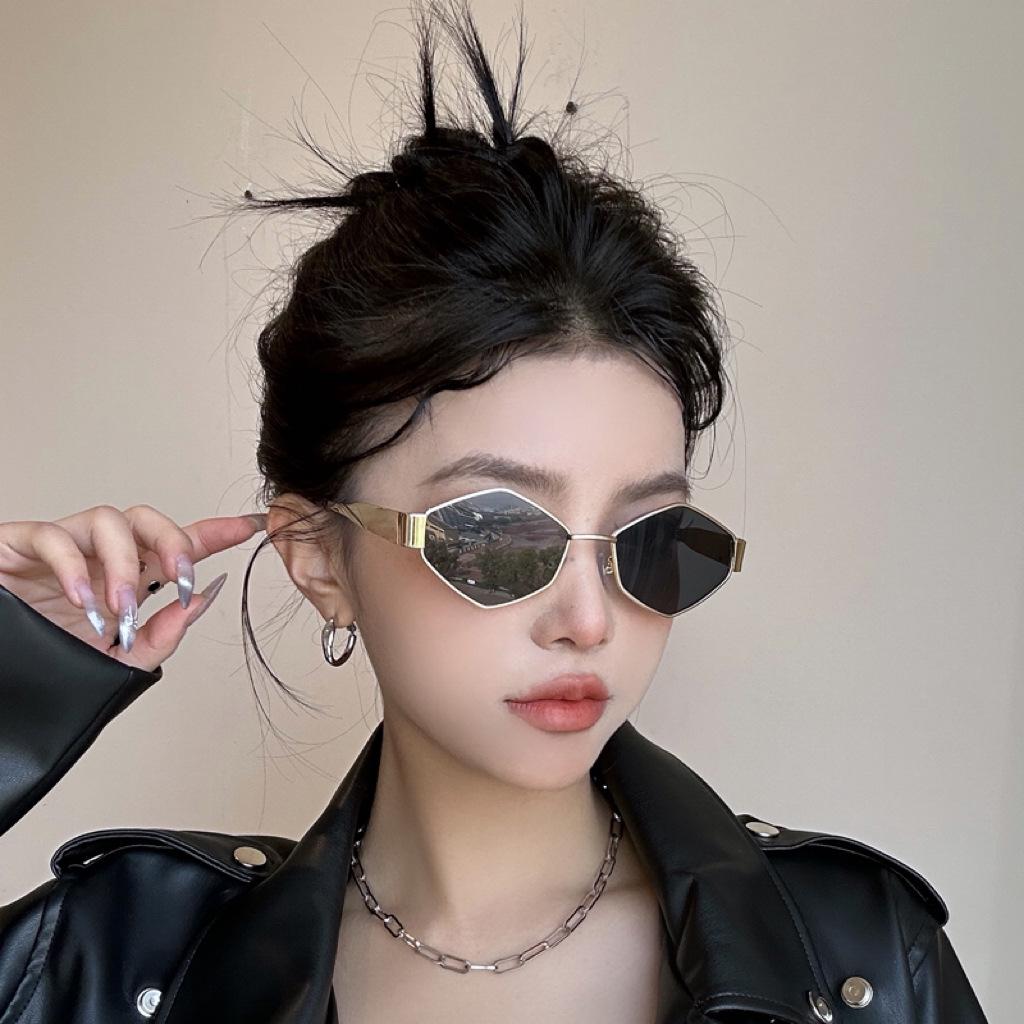 2025 Retro Diamond Small Face Sunglasses - Y2K Hip Hop Sunshade for Women