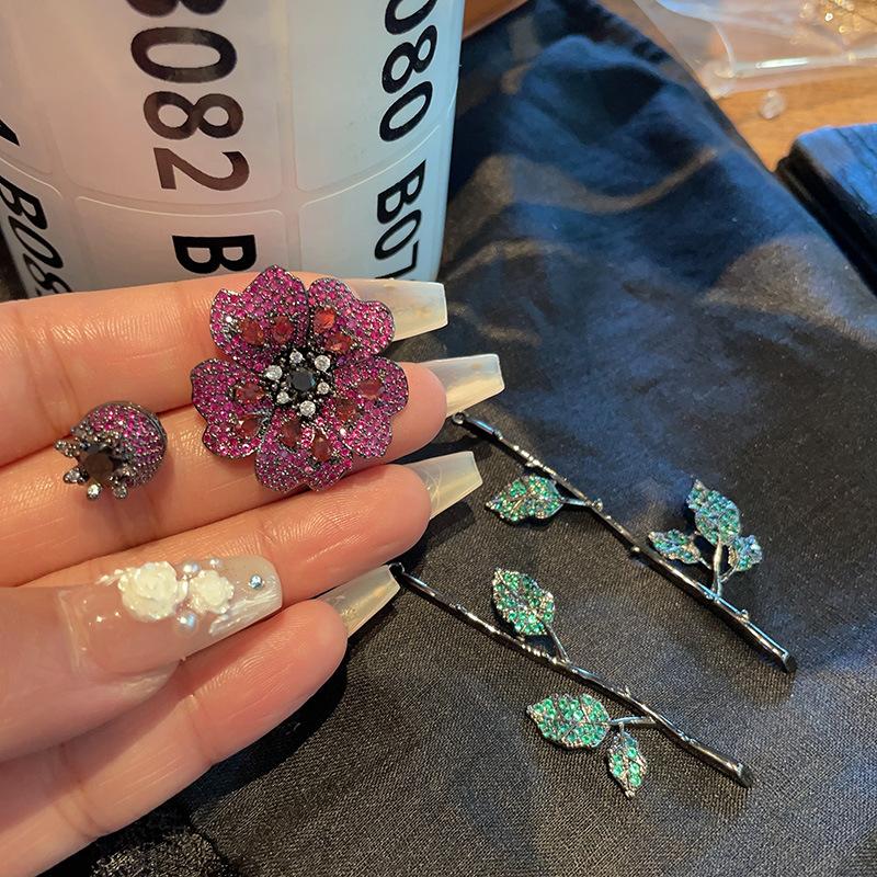 

SUYU Летние Новые Женские Персонализированные Асимметричные Серьги с Ретро 3D Цветами, Маленький Дизайн, Серьги-Розы Женские красный