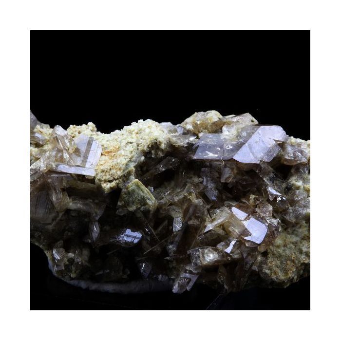 Pierres et Minéraux. Axinite. 46.5 ct. La Balme d'Auris, Bourg d'Oisans, Isère, France..