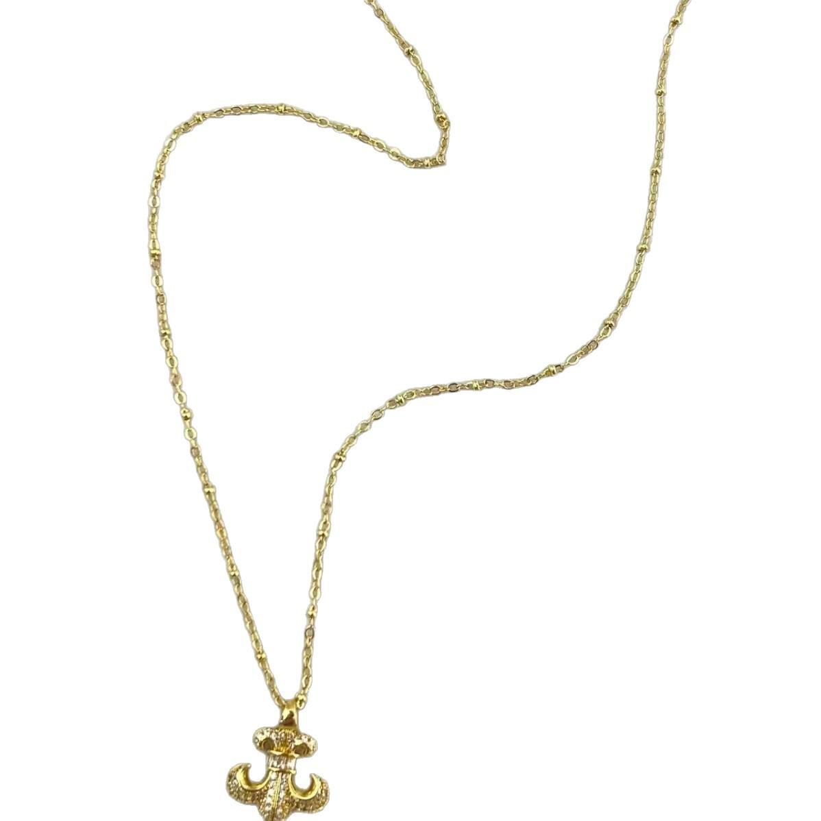 Iris Retro Pendant Necklace: Elegant and Versatile Clavicle Chain