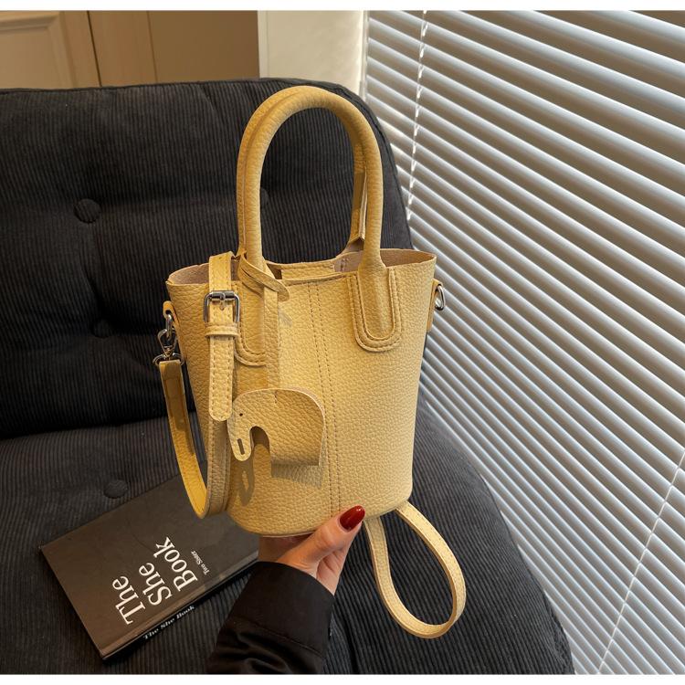2025 New Trendy Spring Women's Bags Niche Design Spring New Crossbody Shoulder Bag Casual Portable Bucket Bag