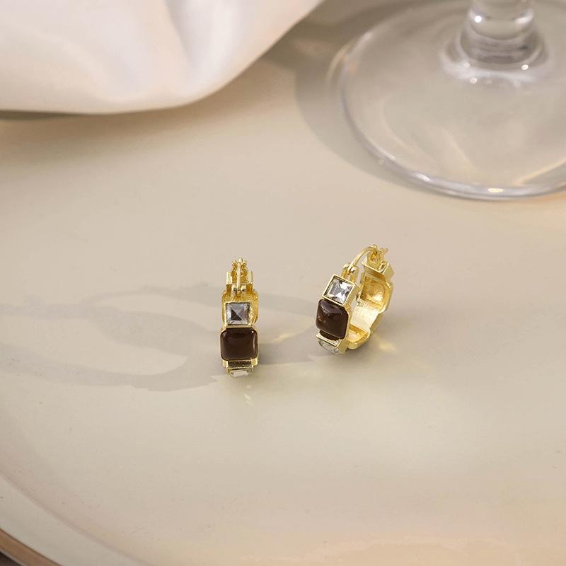 Autumn And Winter Retro Maillard Atmosphere Leopard Print Love Earrings, High-End Thousand Bird Grid Butterfly Asymmetric Earrings