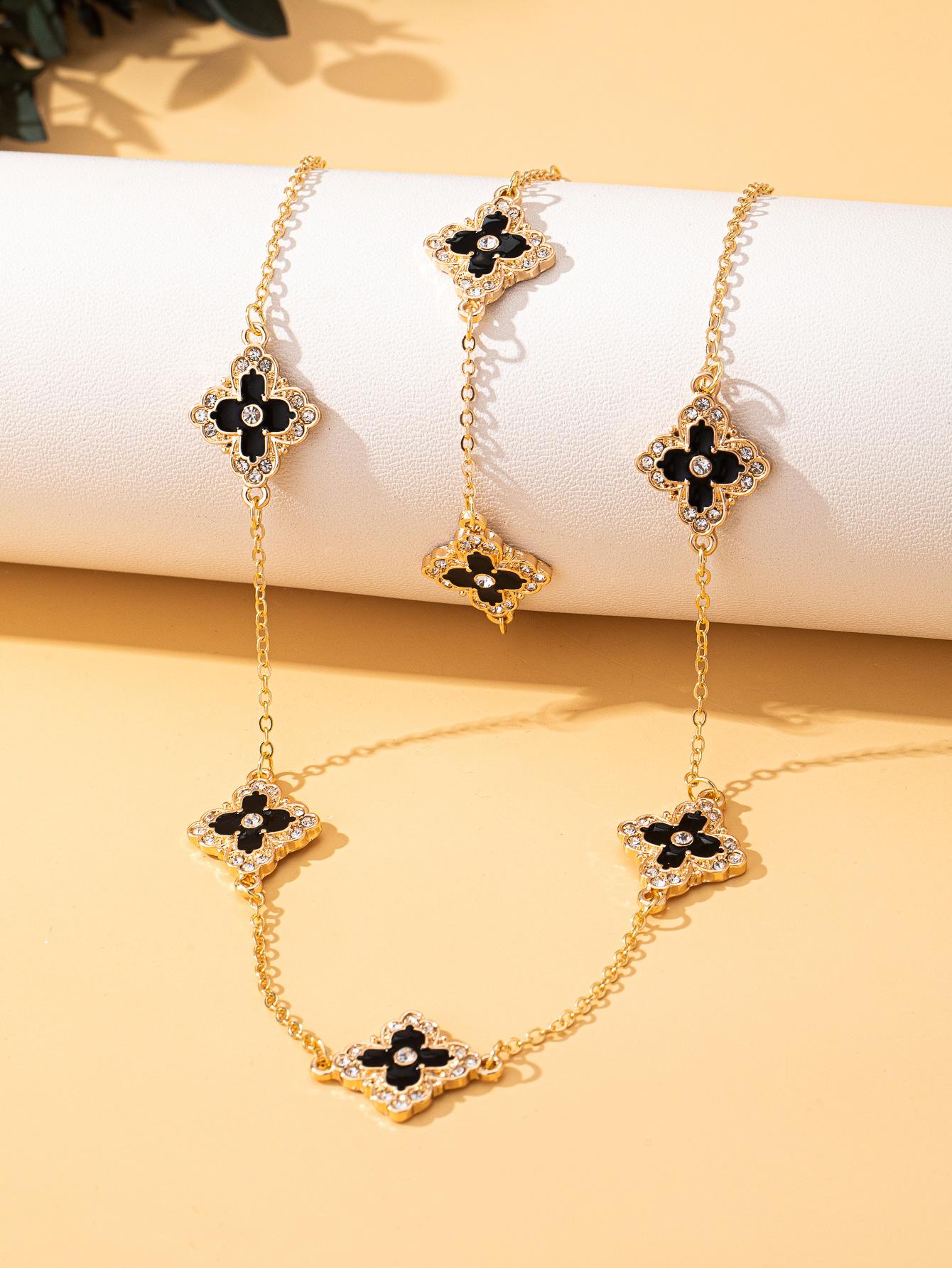 

Fashion Retro Temperament Elegant Inlaid Four-Leaf Clover Women S Bracelet Necklace Set Daily Wear чорний